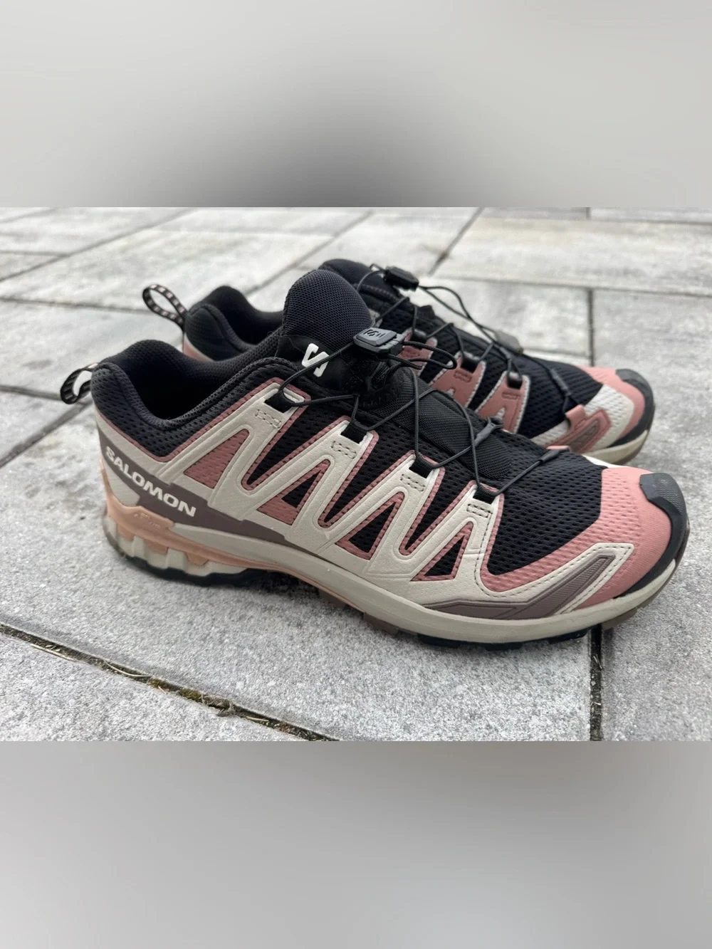 Salomon worn only